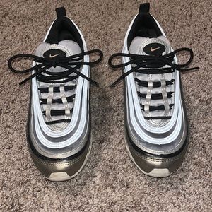 Woman’s Nike Air Max Sneakers Silver/White/Black/Gold